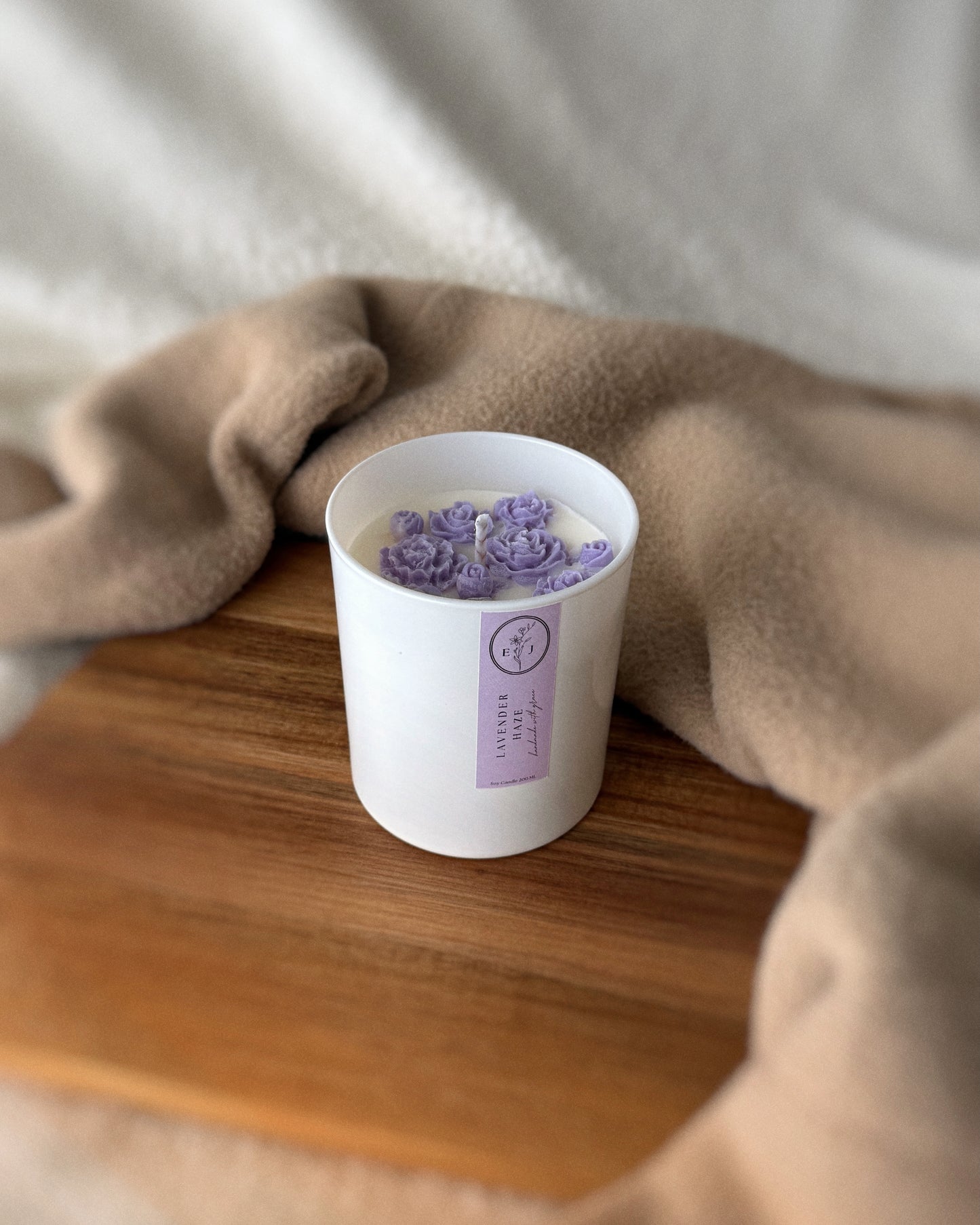 LAVENDER HAZE Vela