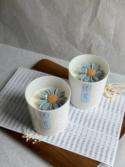 DAISY Candle