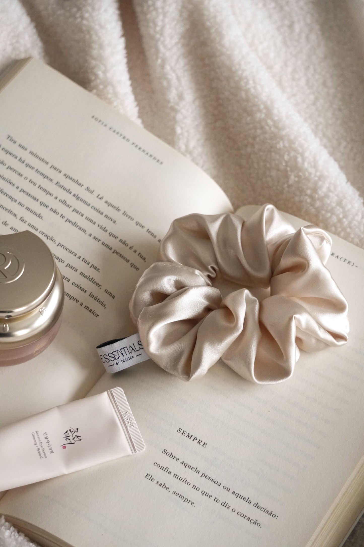 SILK GOLDEN Scrunchie