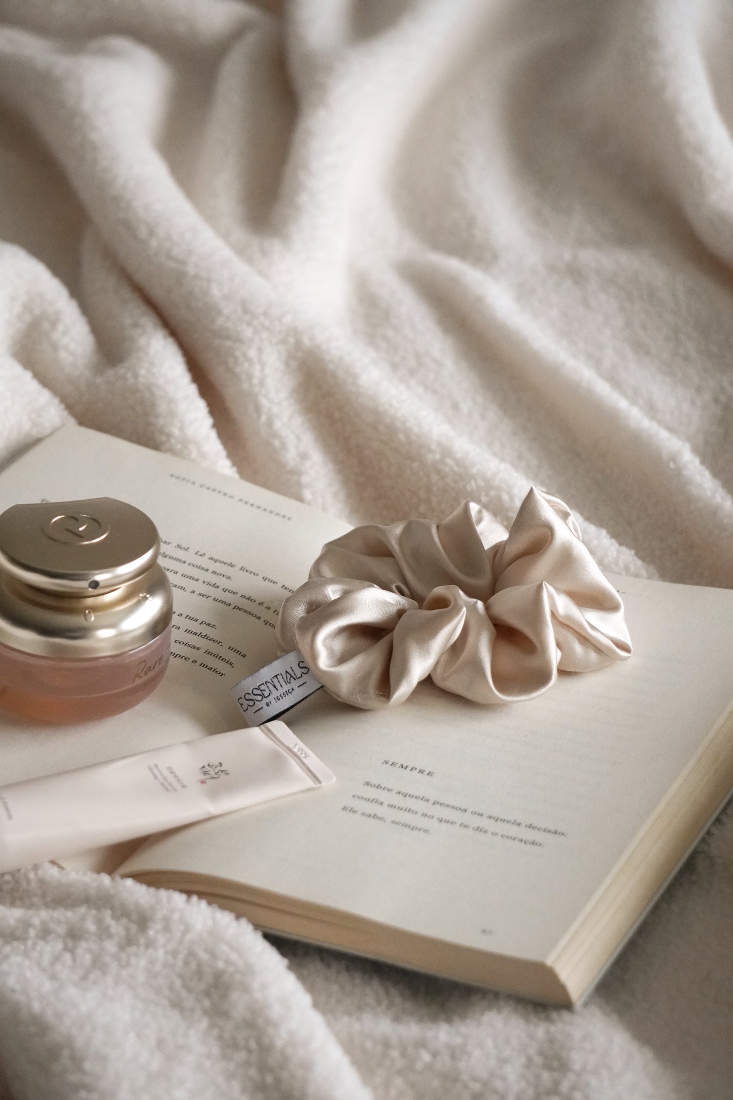 SILK GOLDEN Scrunchie