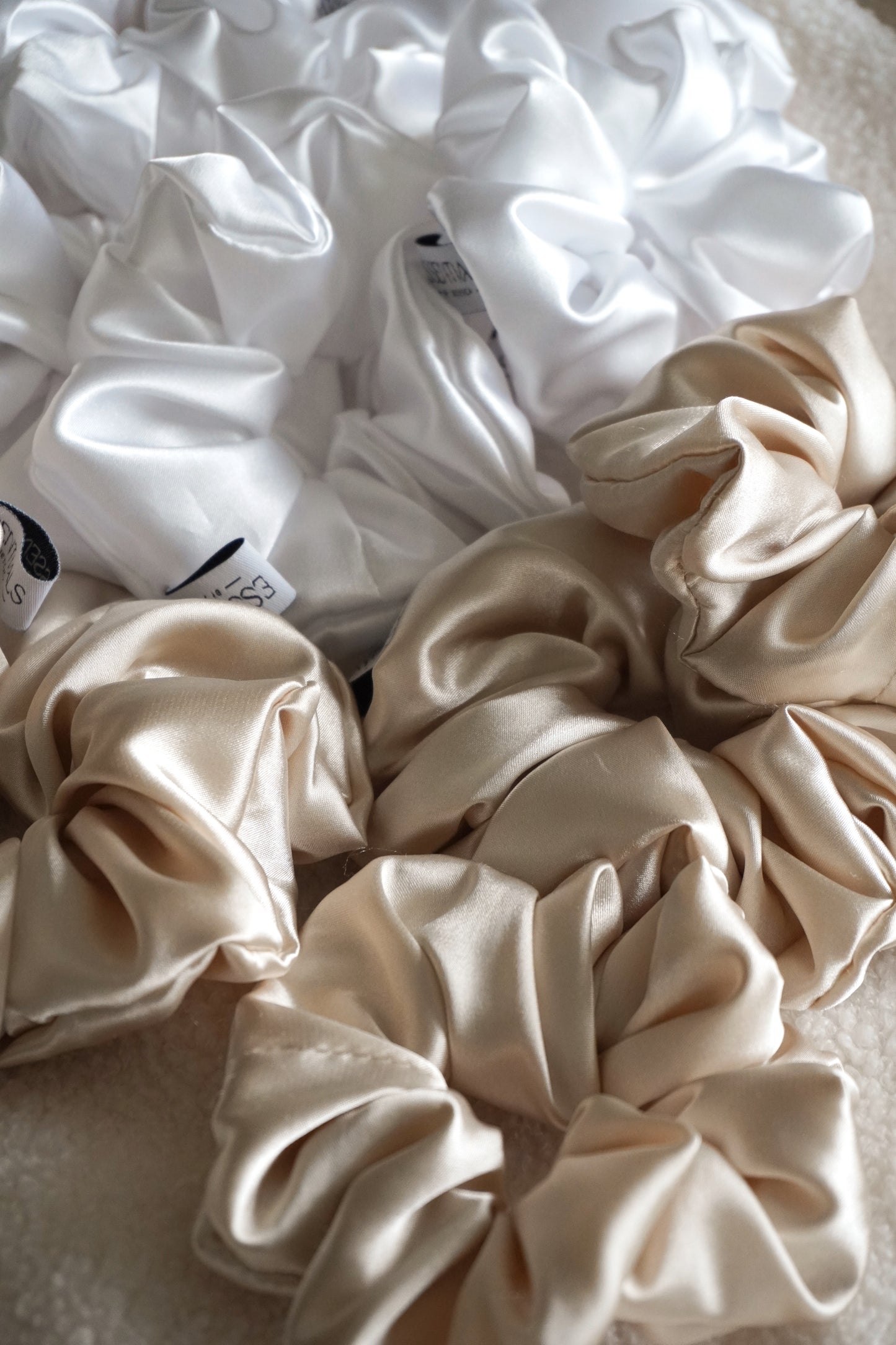 SILK GOLDEN Scrunchie